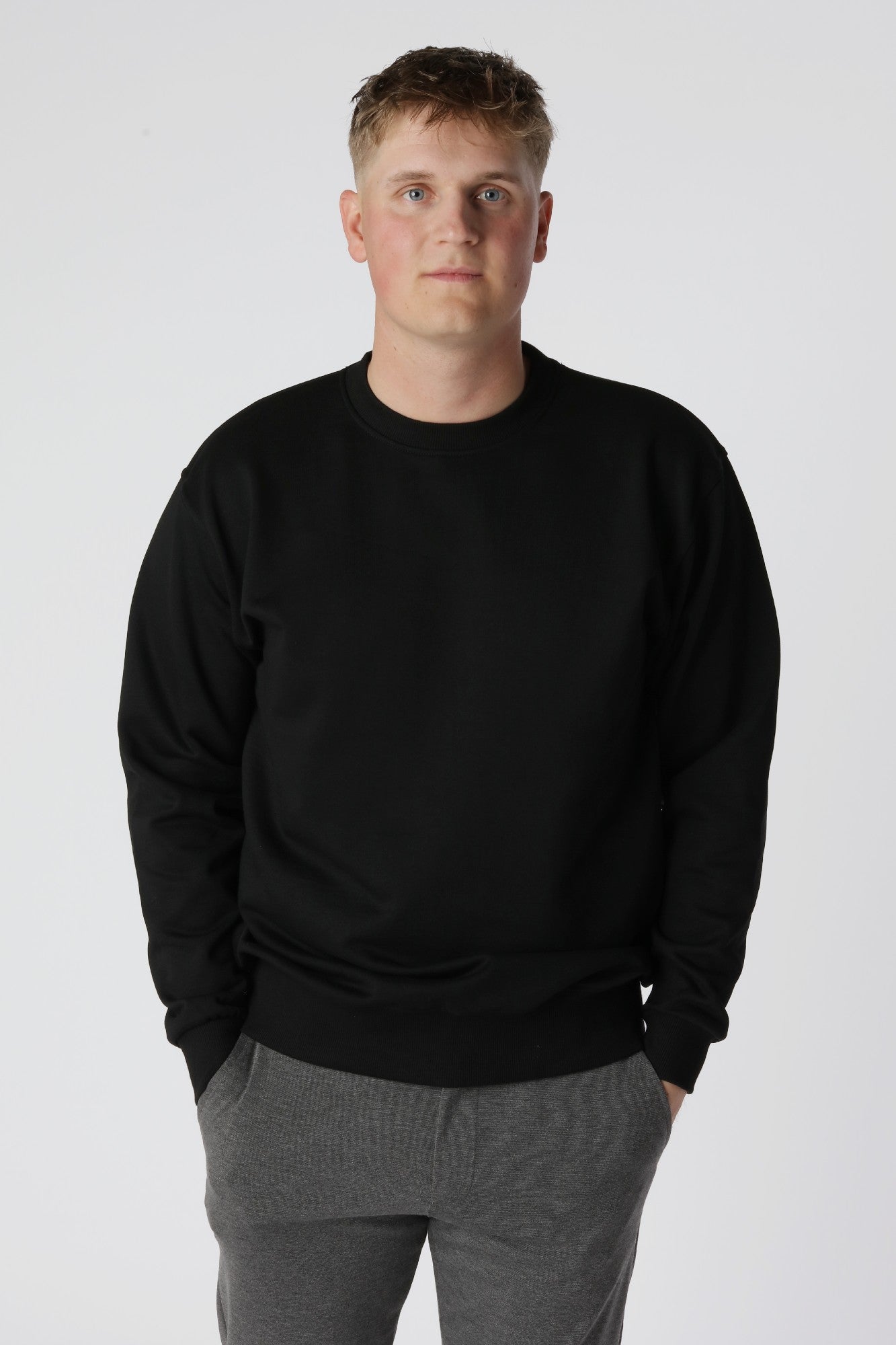 Essential Crewneck, Sort