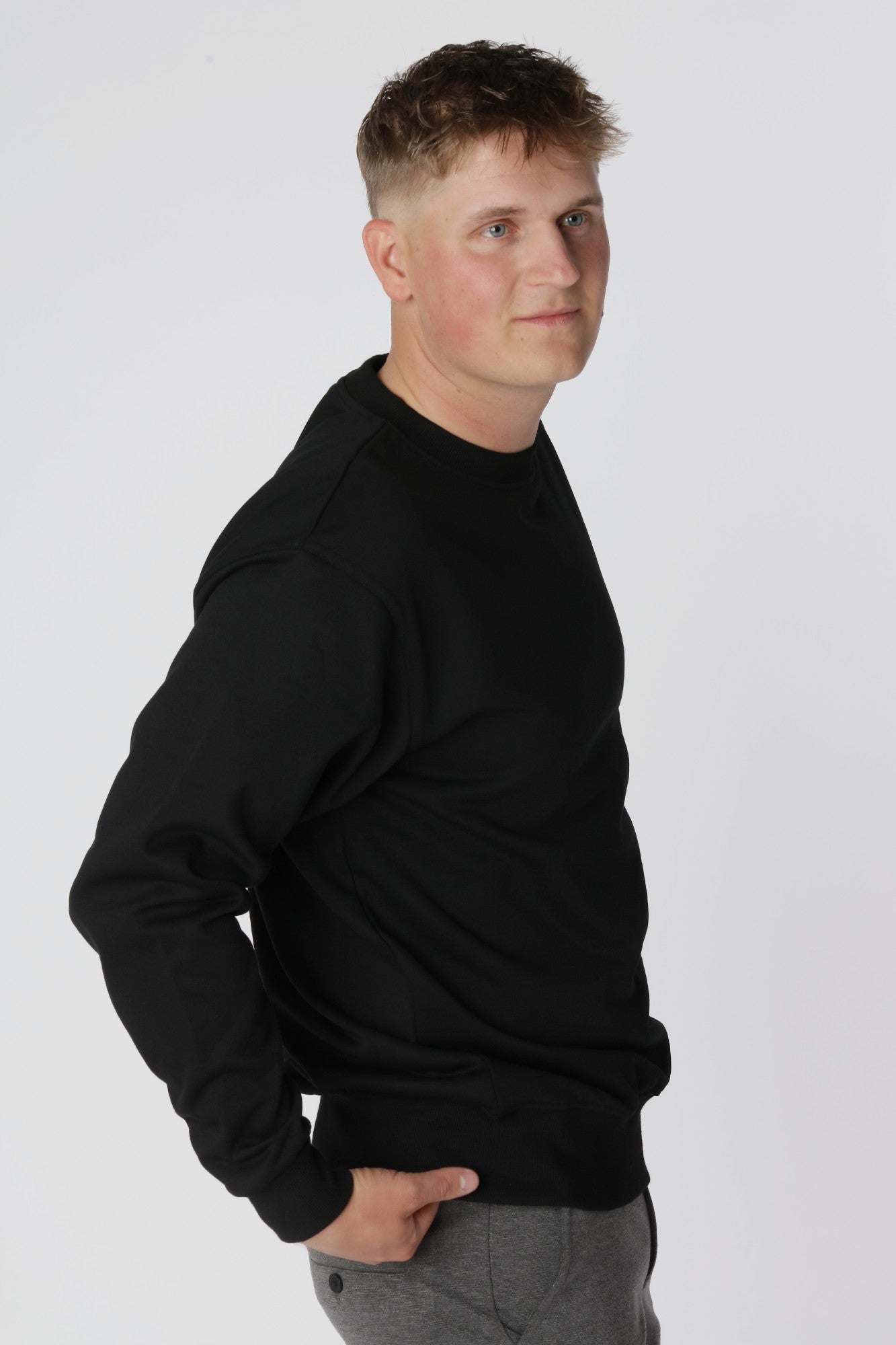 Essential Crewneck, Sort