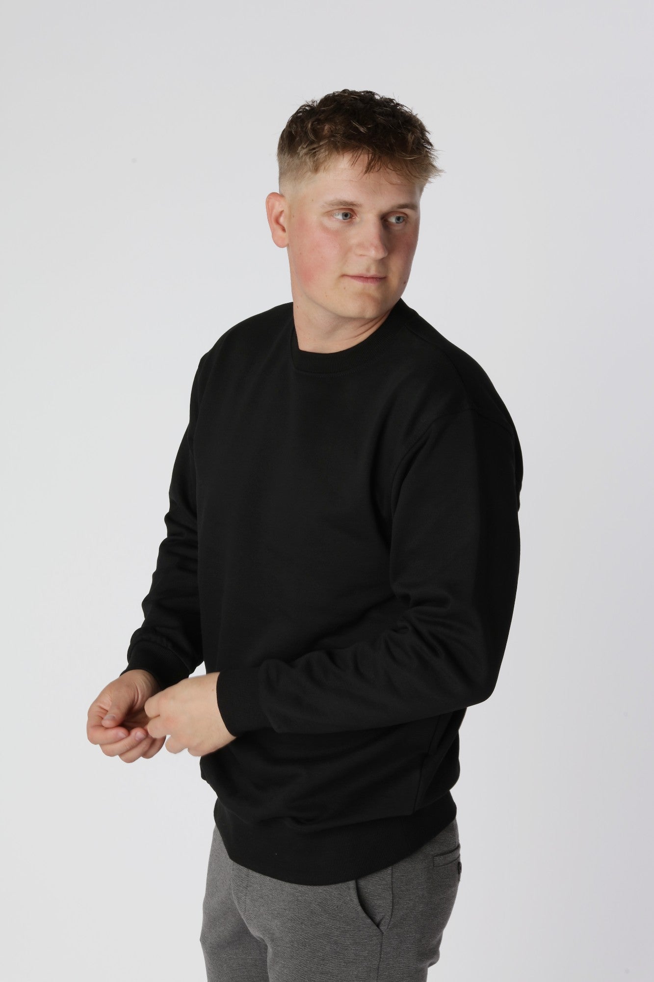 Essential Crewneck, Sort